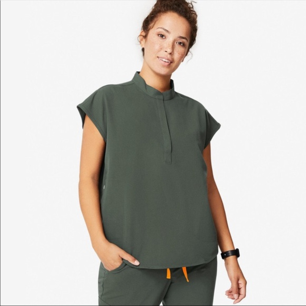FIGS Rafaela Moss top size XXL